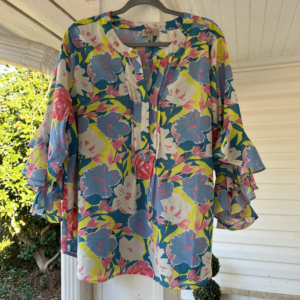 Gigio Women’s light weight bell sleeve Top. XL
W3 - Picture 2 of 9
